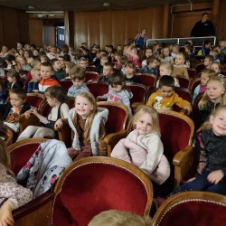 Dzieci w teatrze MDK