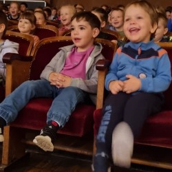 Dzieci w teatrze MDK