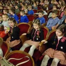 Dzieci w teatrze MDK