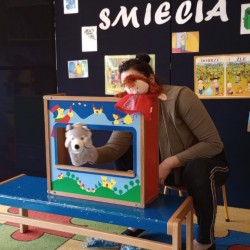 Przedstawienie - teatrzyk kukiełkowy: Czerwony Czyścioszek i Wilk Bałaganiarz