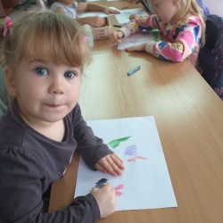 Dzieci zwiedzają Bibliotekę Miejską w Żarkach w ramach Narodowego Programu Rozwoju Czytelnictwa 2.0 